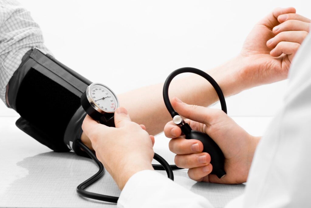 does alcohol raise blood pressure